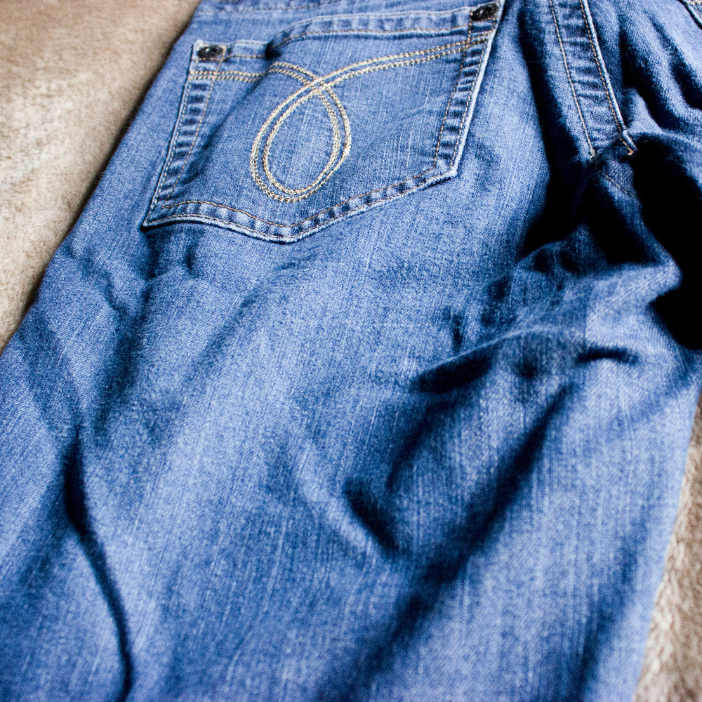 2/$20 Calvin Klein Jeans Denim Bermuda Capri Short - Picture 8 of 8